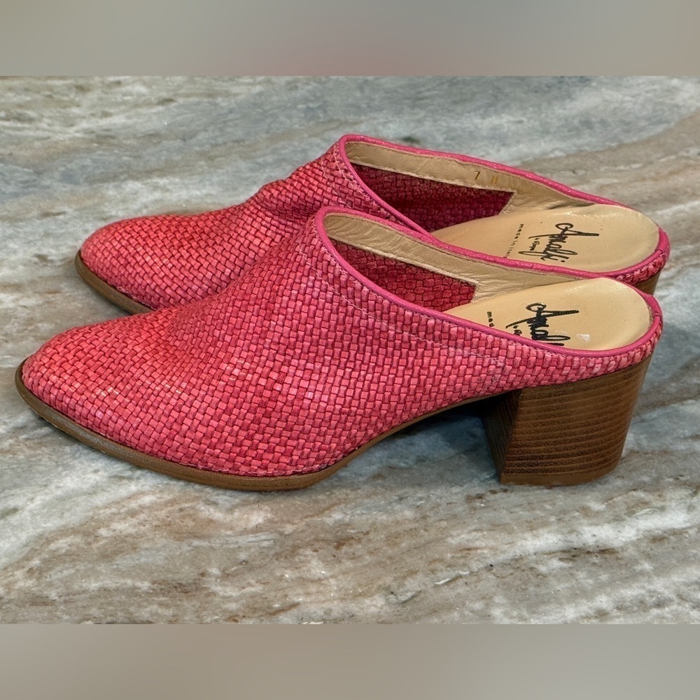 Women’s AMALFI Coral leather slip on mules- Size 7